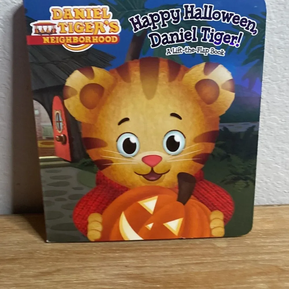 New Toddler Child Kid Halloween Holiday Books Bundle of 2 Daniel the Tiger
